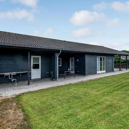 3 Bedroom In Tranekaer *